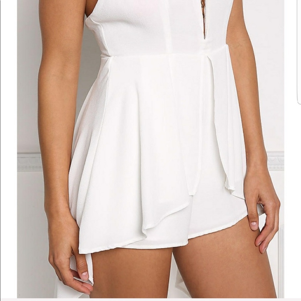 White Structured Plunge Hi Low Flowy Romper - Picture 5 of 7